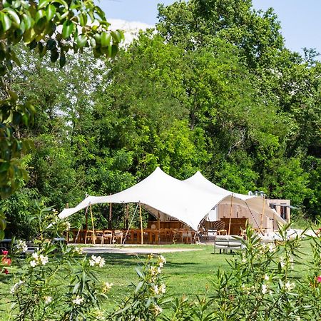 Mas De Capelou Bed & Breakfast Avignon Bagian luar foto