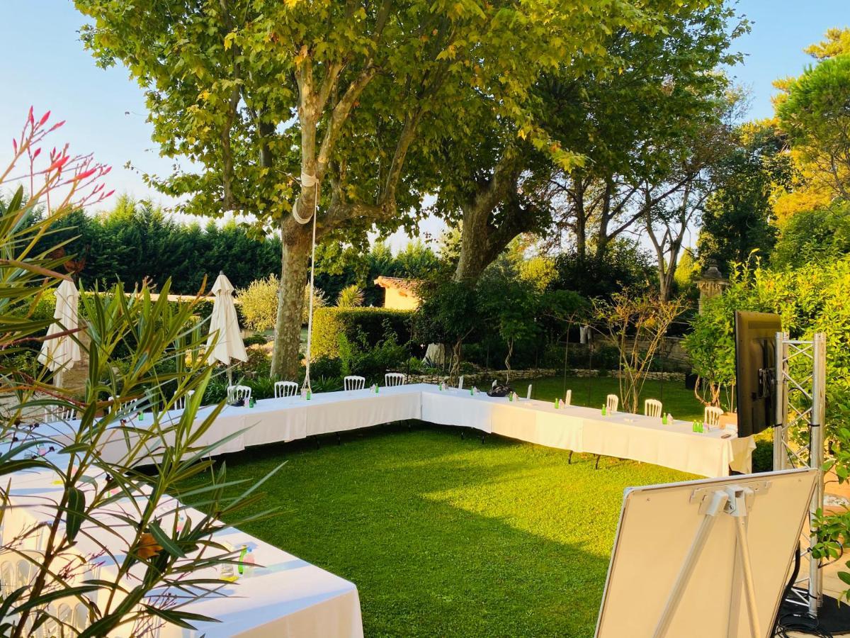 Mas De Capelou Bed & Breakfast Avignon Bagian luar foto
