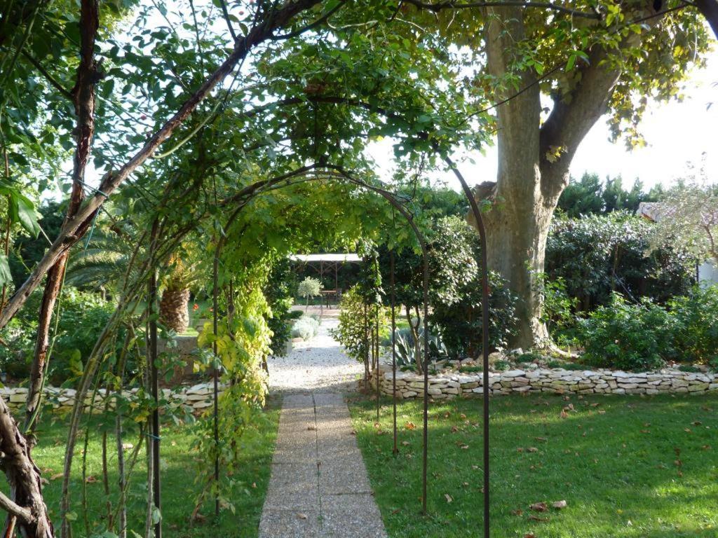 Mas De Capelou Bed & Breakfast Avignon Bagian luar foto