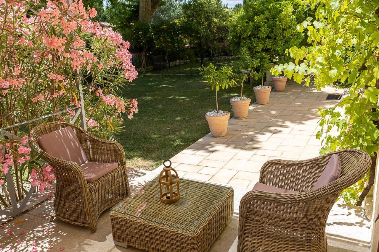 Mas De Capelou Bed & Breakfast Avignon Bagian luar foto