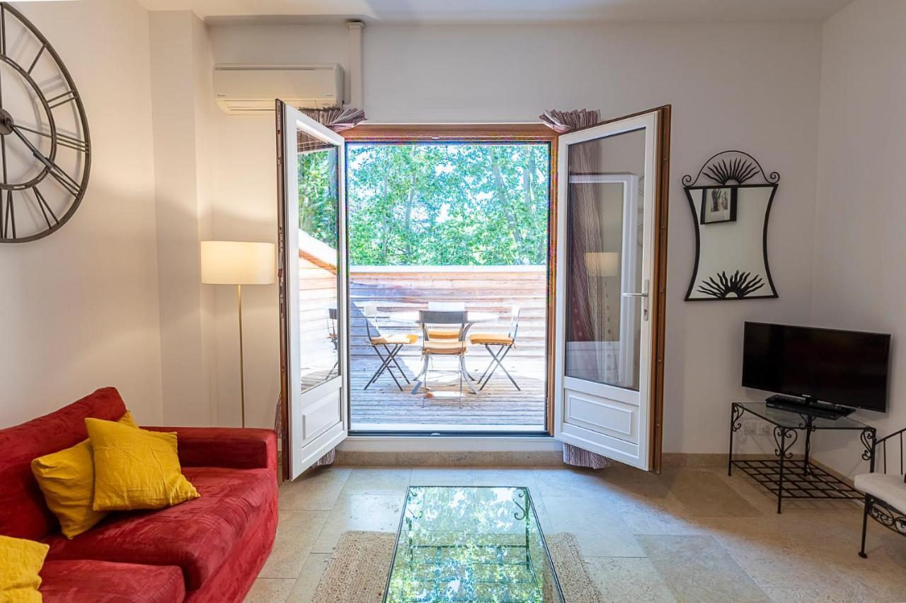 Mas De Capelou Bed & Breakfast Avignon Bagian luar foto