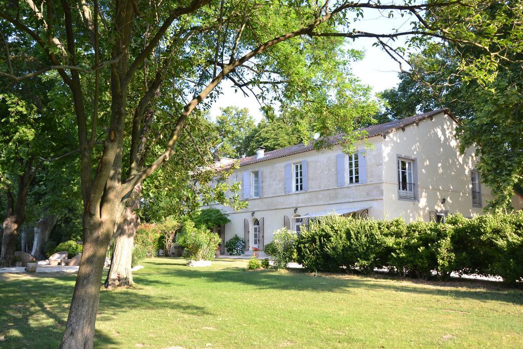 Mas De Capelou Bed & Breakfast Avignon Bagian luar foto